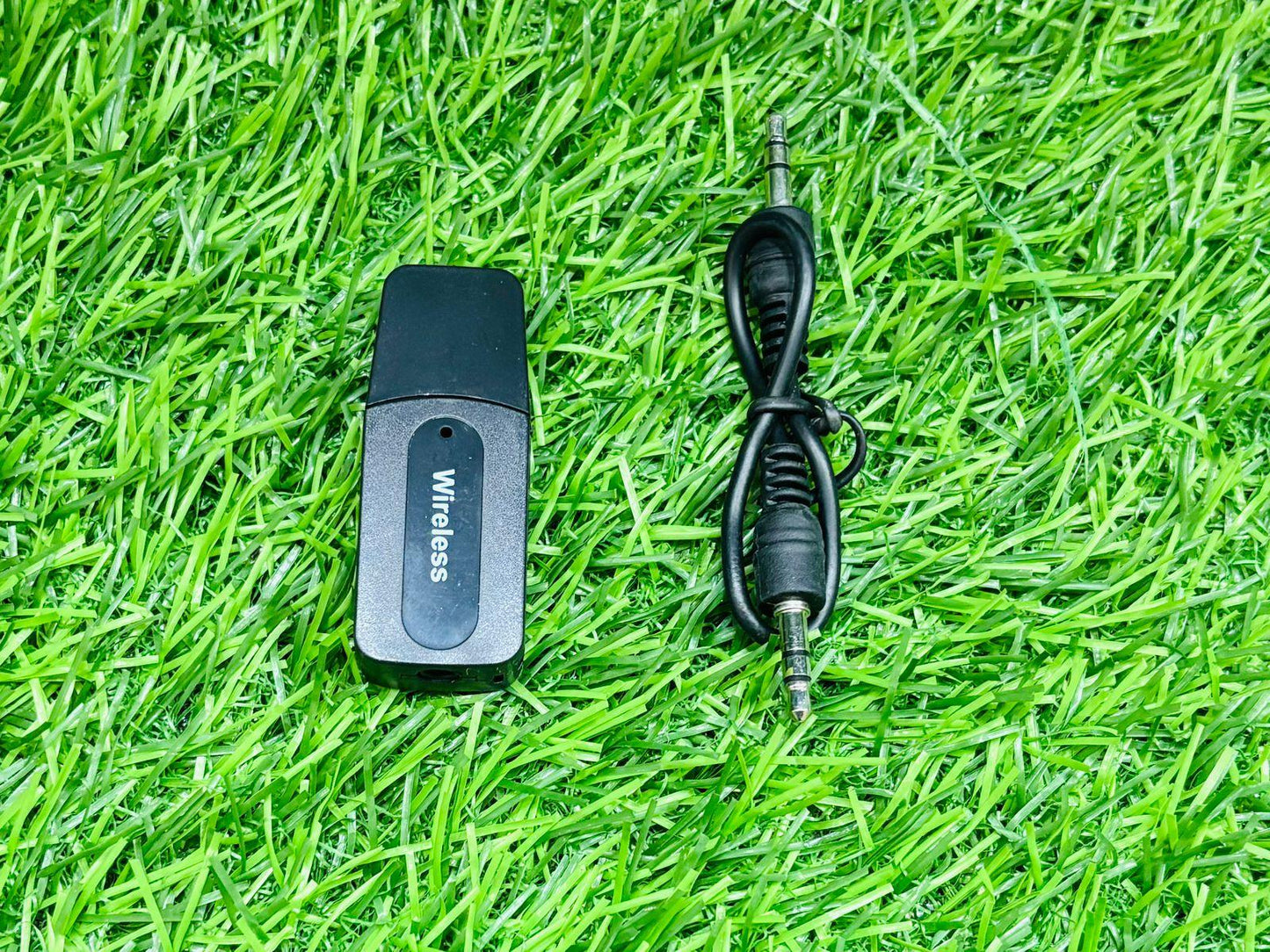 Bluetooth Adapter Audio Music Receiver with 3.5mm aux Cable Compatible with Car Media Player and Convert Old Speakers into Wireless